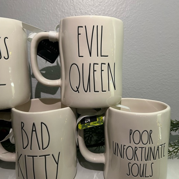 Rae Dunn Disney Villains Mug Set MALEFICENT EVIL QUEEN URSULA CRUELLA SCAR NEW - Picture 6 of 11